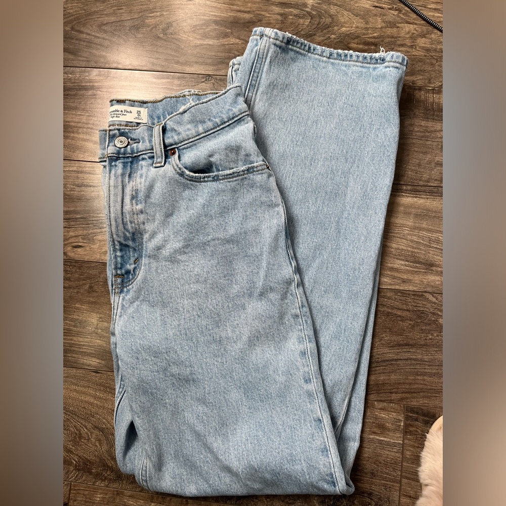 Abercrombie & Fitch 90s Relaxed Jean High Rise